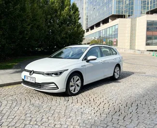 Μπροστινή όψη ενοικιαζόμενου Volkswagen Golf Variant στην Πράγα, Τσεχία ✓ Αριθμός αυτοκινήτου #8147. ✓ Κιβώτιο ταχυτήτων Αυτόματο TM ✓ 0 κριτικές.