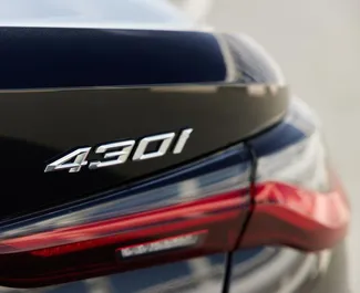 BMW 430i Cabrio 2023 automašīnas noma AAE, iezīmes ✓ Benzīns degviela un 255 zirgspēki ➤ Sākot no 600 AED dienā.