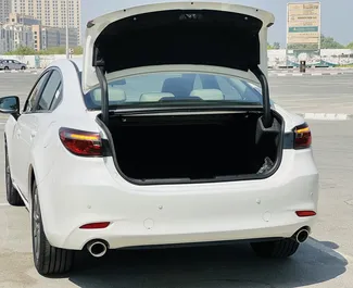 Mazda 6 bérlése. Kényelmes, Prémium típusú autó bérlése az Egyesült Arab Emírségekben ✓ Letét nélkül ✓ Biztosítási opciók: TPL, FDW, Fiatal.