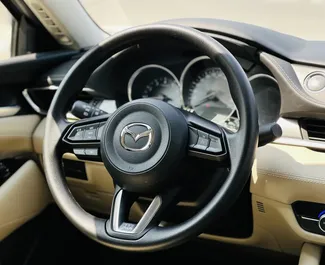 Mazda 6 2023 con sistema de Tracción delantera, disponible en Dubai.