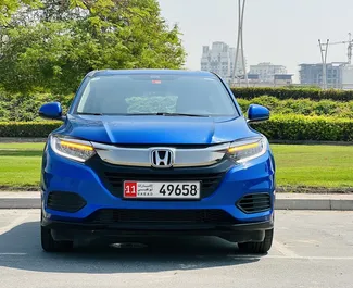 Frontvisning av en leiebil Honda HR-V i Dubai, De Forente Arabiske Emirater ✓ Bil #8333. ✓ Automatisk TM ✓ 2 anmeldelser.