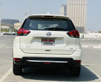 Nissan X-trail 2022 autóbérlés az Egyesült Arab Emírségekben, jellemzők ✓ Benzin üzemanyag és 170 lóerő ➤ Napi 110 AED-tól kezdődően.
