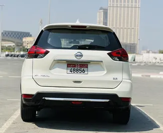 Prenájom auta Nissan X-trail 2022 v v SAE, s vlastnosťami ✓ palivo Benzín a výkon 170 koní ➤ Od 110 AED za deň.