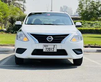 Vuokra-auton etunäkymä Nissan Sunny Dubaissa, UAE ✓ Auto #8301. ✓ Vaihteisto Automaattinen TM ✓ Arvostelut 4.