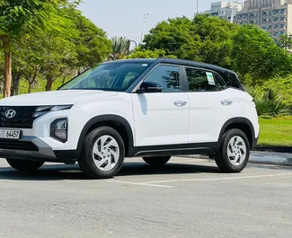 Vista frontal de un Hyundai Creta de alquiler en Dubai, EAU ✓ Coche n.º 8287. ✓ Automático TM ✓ 0 opiniones.