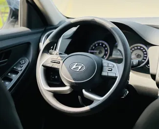 Wnętrze Hyundai Creta do wynajęcia w ZEA. Doskonały samochód 5-osobowy. ✓ Skrzynia Automatyczna.