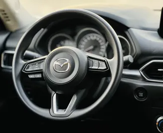 Mazda Cx-5 2023 disponibile per il noleggio a Dubai, con limite di chilometraggio di 250 km/giorno.