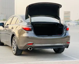 Mazda 6 대여. 아랍에미리트에서에서 대여 가능한 편안함, 프리미엄 차량 ✓ 보증금 없음 ✓ TPL, FDW, Young 보험 옵션.