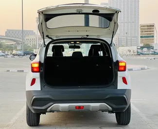 Ενοικίαση αυτοκινήτου Kia Seltos 2023 στα Ηνωμένα Αραβικά Εμιράτα, περιλαμβάνει ✓ καύσιμο Βενζίνη και 121 ίππους ➤ Από 105 AED ανά ημέρα.