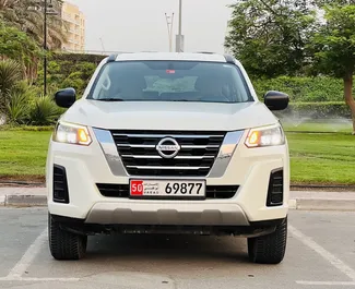 두바이에서, 아랍에미리트에서 대여하는 Nissan X-Terra의 전면 뷰 ✓ 차량 번호#8299. ✓ 자동 변속기 ✓ 4 리뷰.