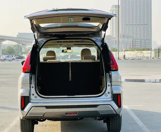 Frontansicht eines Mietwagens Mitsubishi Xpander in Dubai, VAE ✓ Auto Nr.8332. ✓ Automatisch TM ✓ 0 Bewertungen.