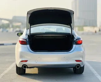 Sprednji pogled najetega avtomobila Mazda 6 v v Dubaju, ZAE ✓ Avtomobil #8336. ✓ Menjalnik Samodejno TM ✓ Mnenja 0.