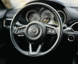 Mazda Cx-5 2021 tilgængelig til leje i Dubai, med 250 km/dag kilometertæller grænse.