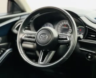 Interieur van Mazda CX-30 te huur in de VAE. Een geweldige auto met 5 zitplaatsen en een Automatisch transmissie.