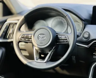 Mazda CX-60 2023 koos Kõikide rataste juhtimine süsteemiga, saadaval Dubais.