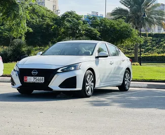 Pronájem auta Nissan Altima #8312 s převodovkou Automatické v Dubaji, vybavené motorem 2,5L ➤ Od Rodi v SAE.