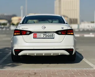 Nissan Altima 2022 auto rentimine AÜEs, sisaldab ✓ Bensiin kütust ja 188 hobujõudu ➤ Alates 120 AED päevas.