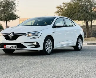 واجهة أمامية لسيارة إيجار Renault Megane Sedan في في دبي, الإمارات العربية المتحدة ✓ رقم السيارة 8288. ✓ ناقل حركة أوتوماتيكي ✓ تقييمات 1.