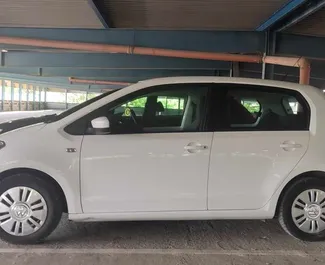 Volkswagen Up 2019 tillgänglig för uthyrning på Belgrads flygplats, med en körsträckegräns på obegränsad.