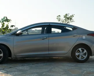 Bilutleie av Hyundai Elantra 2013 i i Albania, inkluderer ✓ Diesel drivstoff og 110 hestekrefter ➤ Starter fra 29 EUR per dag.