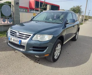 Frontvisning av en leiebil Volkswagen Touareg i Tirana, Albania ✓ Bil #8251. ✓ Automatisk TM ✓ 0 anmeldelser.
