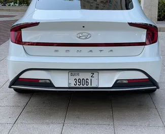 Арендуйте Hyundai Sonata 2022 в ОАЭ. Топливо: Бензин. Мощность: 170 л.с. ➤ Стоимость от 138 AED в сутки.