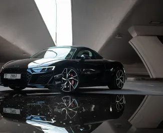 Μπροστινή όψη ενοικιαζόμενου Audi R8 Cabrio στο Ντουμπάι, Ηνωμένα Αραβικά Εμιράτα ✓ Αριθμός αυτοκινήτου #8420. ✓ Κιβώτιο ταχυτήτων Αυτόματο TM ✓ 0 κριτικές.