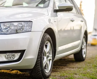 Diesel 1,6L Moteur de Skoda Octavia Combi 2016 à louer à Podgorica.