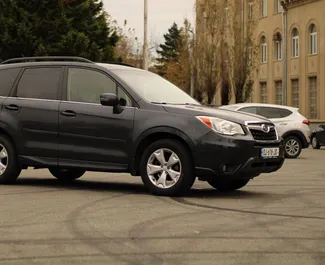 Interior de Subaru Forester para alquilar en Georgia. Un gran coche de 5 plazas con transmisión Automático.