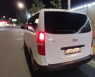 Prenájom auta Hyundai H1 2019 v v Arménsku, s vlastnosťami ✓ palivo Benzín a výkon 178 koní ➤ Od 70 USD za deň.