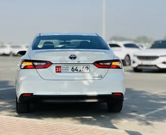 Uthyrning av Toyota Camry. Komfort, Premium bil för uthyrning i Förenade Arabemiraten ✓ Utan deposition ✓ Försäkringsalternativ: TPL, FDW, Ung.