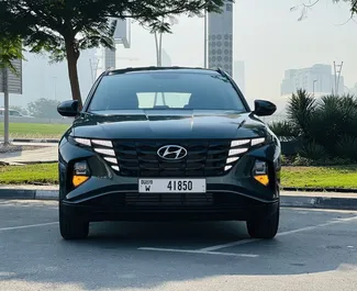 Sprednji pogled najetega avtomobila Hyundai Tucson v v Dubaju, ZAE ✓ Avtomobil #8423. ✓ Menjalnik Samodejno TM ✓ Mnenja 3.