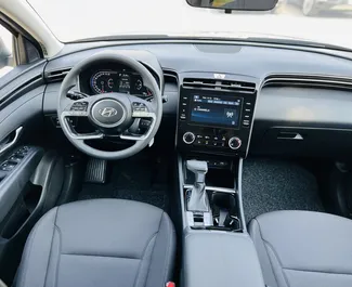 Hyundai Tucson 2024 搭载 Front drive 系统，在迪拜 可用。