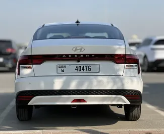 Hyundai Accent bérlése. Gazdaságos típusú autó bérlése az Egyesült Arab Emírségekben ✓ Letét nélkül ✓ Biztosítási opciók: TPL, FDW, Fiatal.