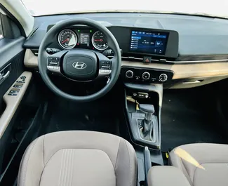 Hyundai Accent 2024 مع نظام محرك الأقراص الأمامي، متاحة في في دبي.
