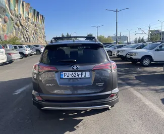 Двигатель Бензин 2,5 л. – Арендуйте Toyota Rav4 в аэропорту Тбилиси.