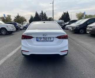 Motor Benzín 1,6L Hyundai Accent 2017 k pronájmu na letišti Tbilisi.