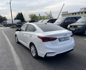 무제한의 주행 제한이 있는 트빌리시 공항에서 대여 가능한 Hyundai Accent 2017.