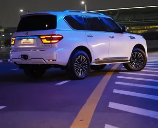 Nissan Patrol 2022 araç kiralama BAE'de, ✓ Benzin yakıt ve 275 beygir gücü özellikleriyle ➤ Günde başlayan fiyatlarla 550 AED.