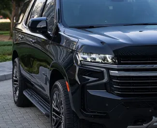 Chevrolet Tahoe 2023 biludlejning i De Forenede Arabiske Emirater, med ✓ Benzin brændstof og 420 hestekræfter ➤ Starter fra 600 AED pr. dag.