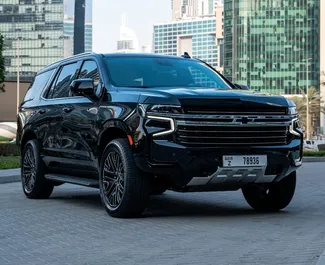 Chevrolet Tahoe udlejning. Komfort, Premium, SUV Bil til udlejning i De Forenede Arabiske Emirater ✓ Depositum på 3000 AED ✓ TPL forsikringsmuligheder.