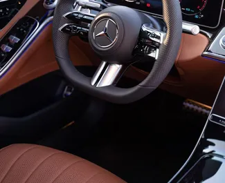 Μπροστινή όψη ενοικιαζόμενου Mercedes-Benz S450 στο Ντουμπάι, Ηνωμένα Αραβικά Εμιράτα ✓ Αριθμός αυτοκινήτου #8401. ✓ Κιβώτιο ταχυτήτων Αυτόματο TM ✓ 0 κριτικές.