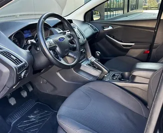 Ford Focus 2015 galimas nuomai Tiranoje, su neribotas kilometrų apribojimu.