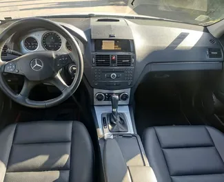 Mercedes-Benz C220 d vuokraus. Mukavuus, Premium auto vuokrattavana Albaniassa ✓ Vakuusmaksu 100 EUR ✓ Vakuutusvaihtoehdot: TPL, CDW, SCDW, FDW, Varkaus.