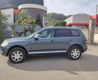 Alquiler de coches Volkswagen Touareg 2010 en Albania, con ✓ combustible de Diesel y 220 caballos de fuerza ➤ Desde 48 EUR por día.