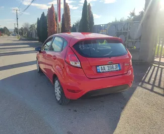 ティラナにて、アルバニアにてでのFord Fiesta #8250 マニュアルカーレンタル、1.4Lエンジン搭載 ➤ アーサーから。