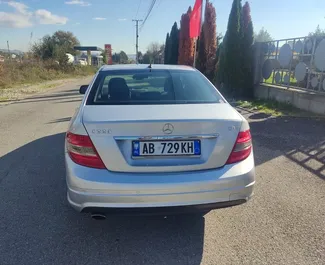 Орендуйте Mercedes-Benz C220 d 2010 в Албанії. Паливо: Дизель. Потужність: 110 к.с. ➤ Вартість від 27 EUR за добу.