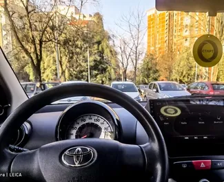 Toyota Aygo 2018 koos Eesmine ajam süsteemiga, saadaval Belgradi lennujaamas.