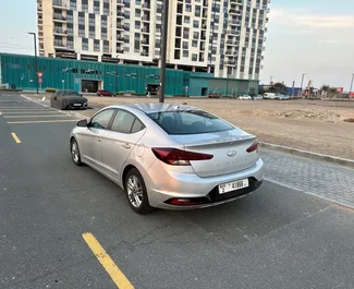 두바이 아랍에미리트에서 Hyundai Elantra 대여하기