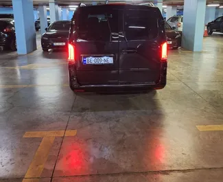 Bensiini 2,0L moottori Mercedes-Benz V-Class 2017 vuokrattavana Tbilisin lentoasemalla.